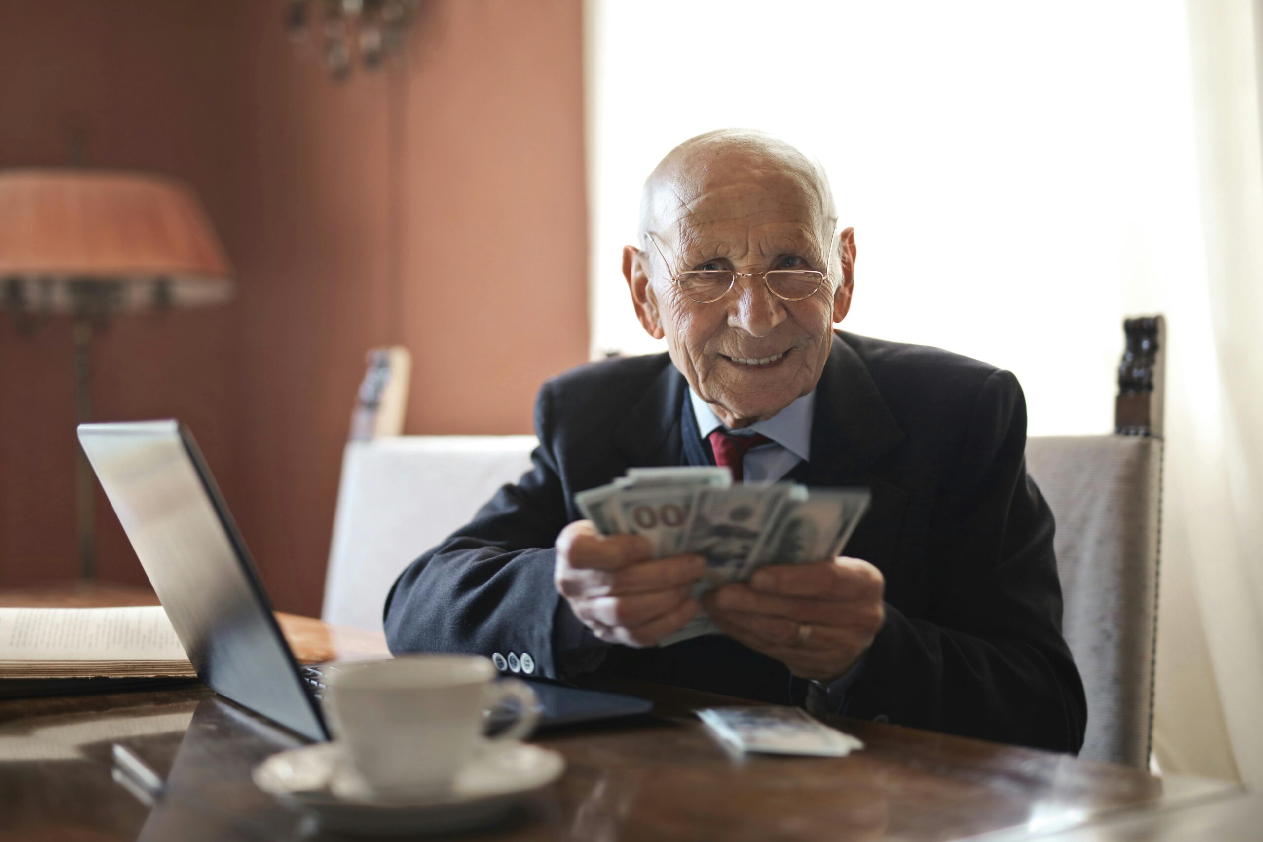 How to Earn Passive Income Every Month with Dividend Stocks in 2025